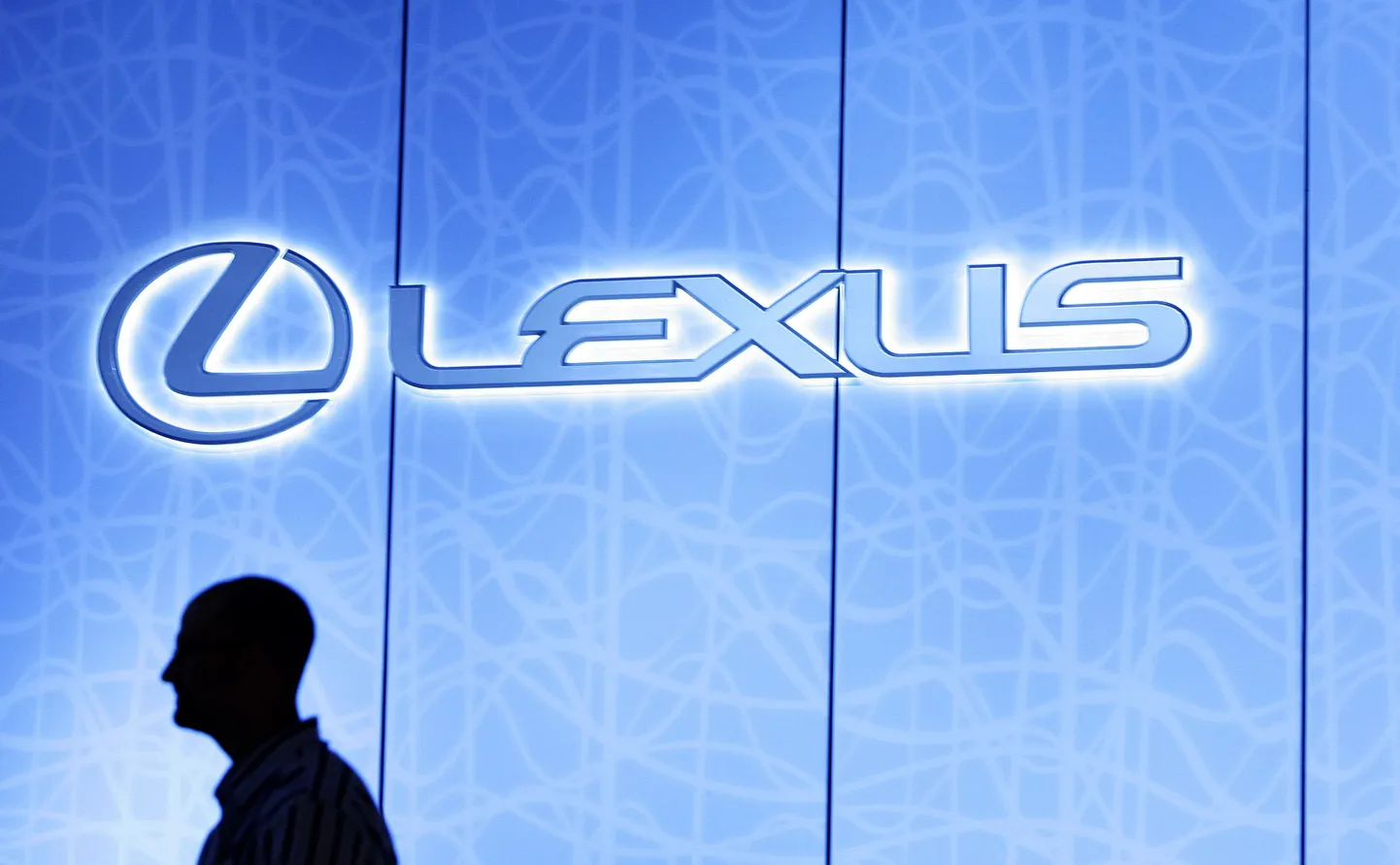 Lexuse logo New Yorgi rahvusvahelisel automessil tänavu aprillis.