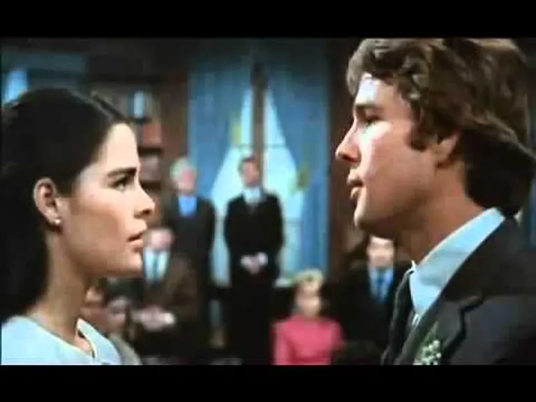Ali MacGraw ja Ryan O' Neal filmis «Armastuse lugu»