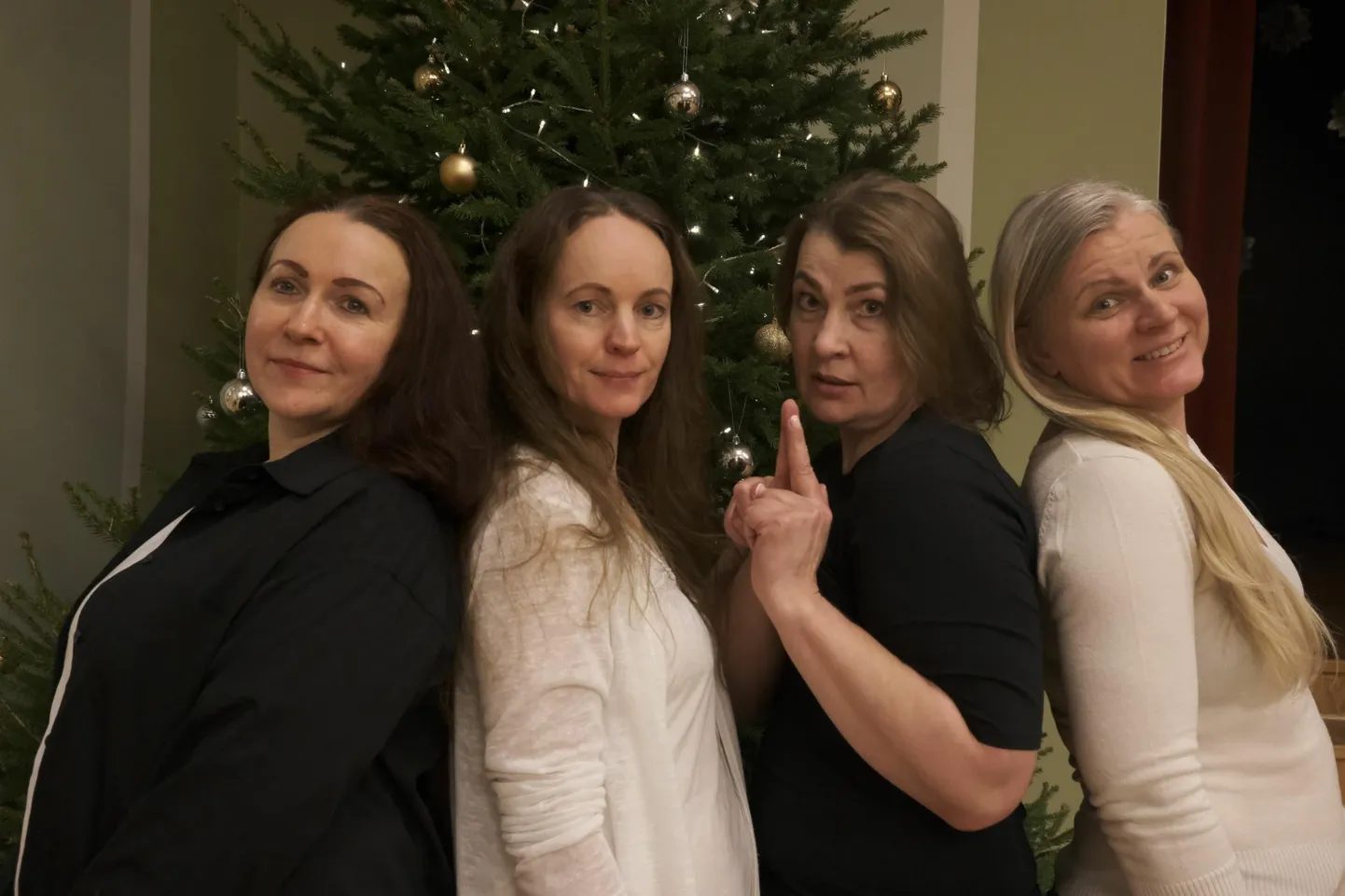 Teatritükis «Maitse inglid» astuvad üles Merike Torm (vasakult), Ederi Ojasoo, Diana Tuul ja Ingrid Ulst.