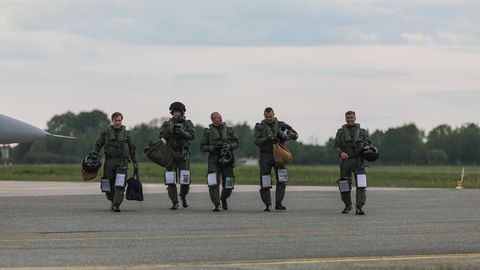 Fotod: Ämaris maandusid Rootsi õhuväe hävitajad