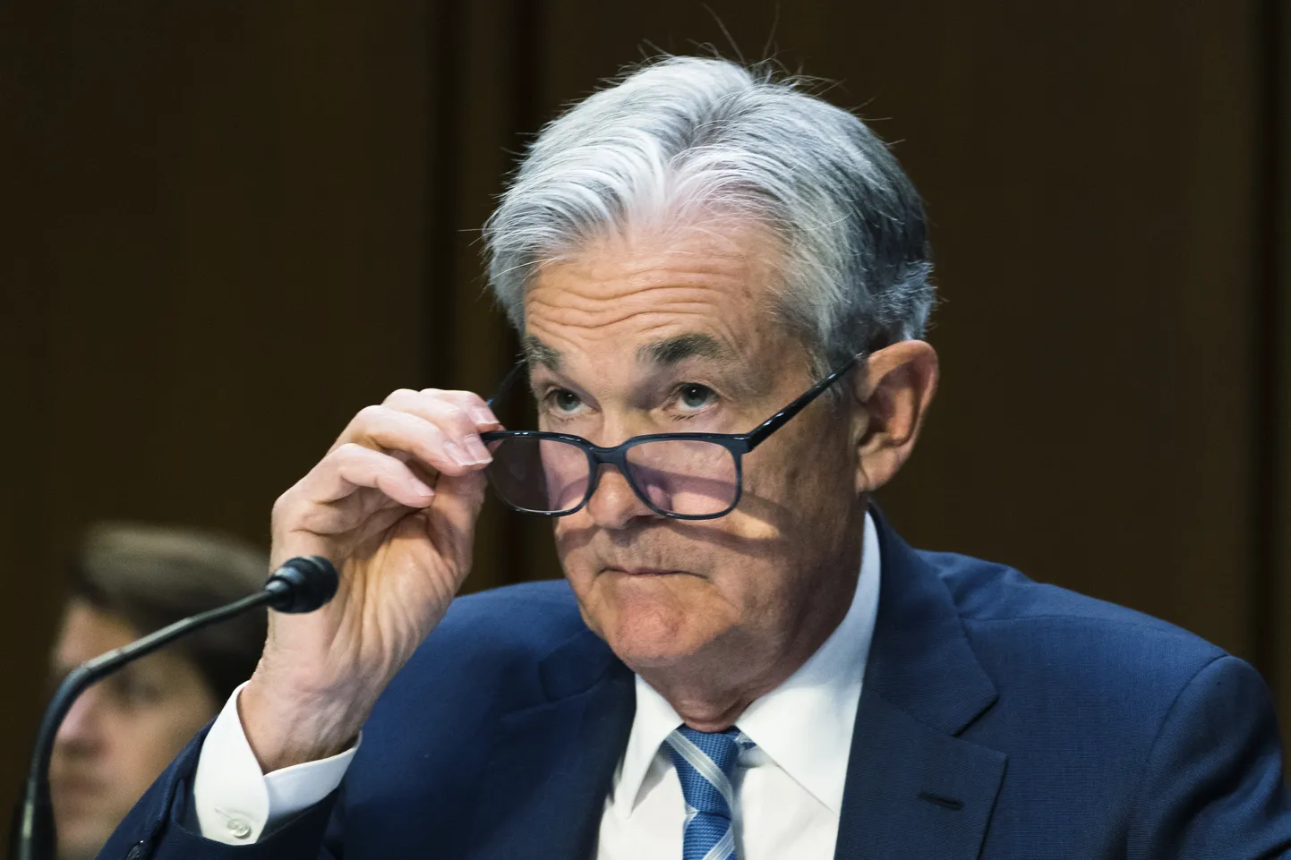 Föderaalreservi esimees Jerome Powell andmas tunnistusi senati panganduskomisjonile.