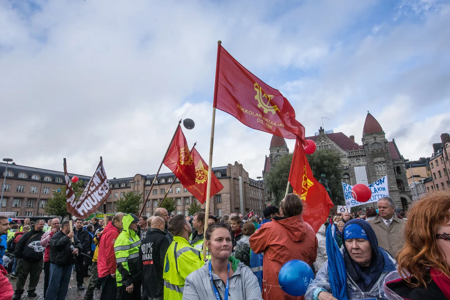 Ametiühingute suur meeleavaldus Helsingis septembris.