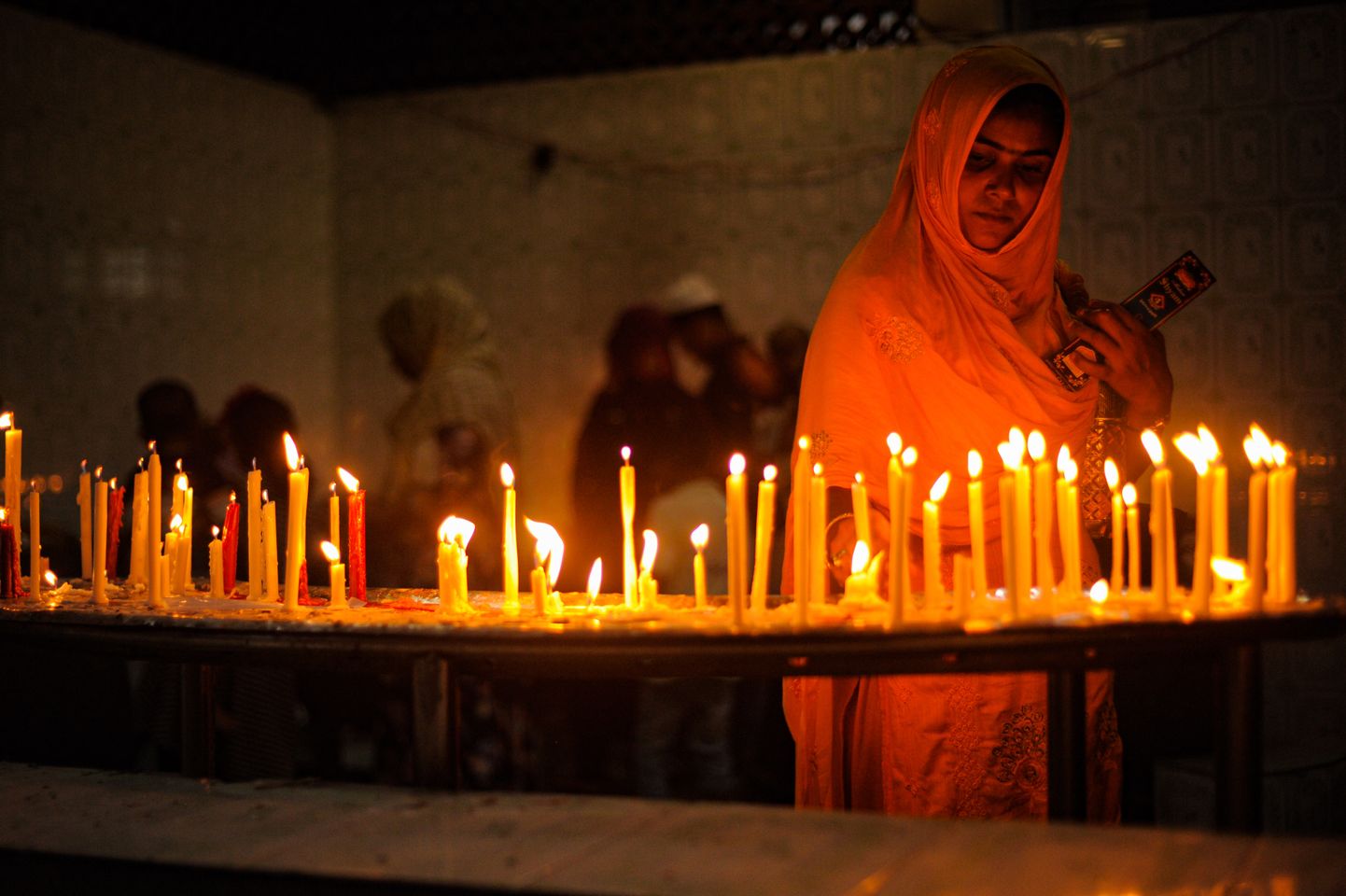 Bangladesh Sylhetis süüdatakse küünlaid Sylhet Dargah Shah Jalal (RA) pühamu juures.