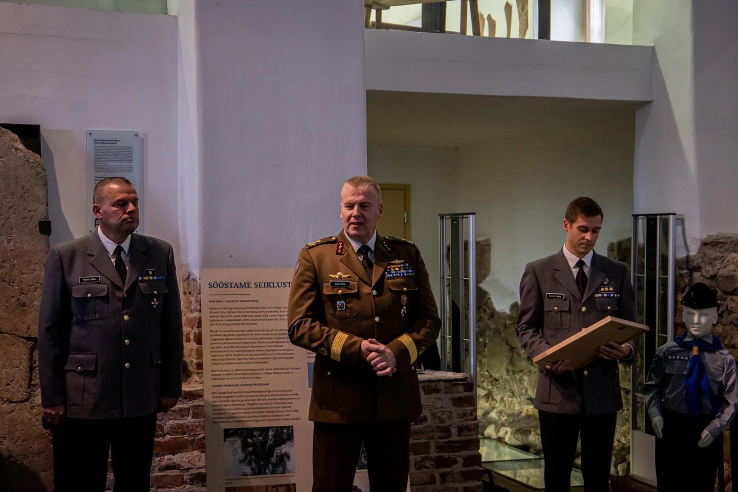 Noorkotkaste aastapäevanäitust tuli avama Kaitseliidu ülem brigaadikindral Riho Ühtegi.
