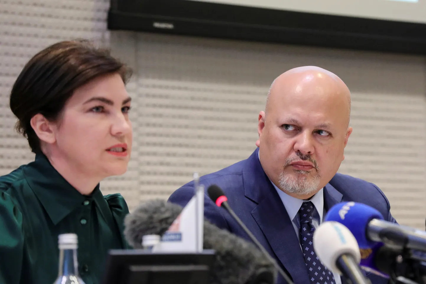 Ukraina peaprokurör Irõna Venediktova ja Rahvusvahelise Kriminaalkohtu peaprokurör Karim Khan.