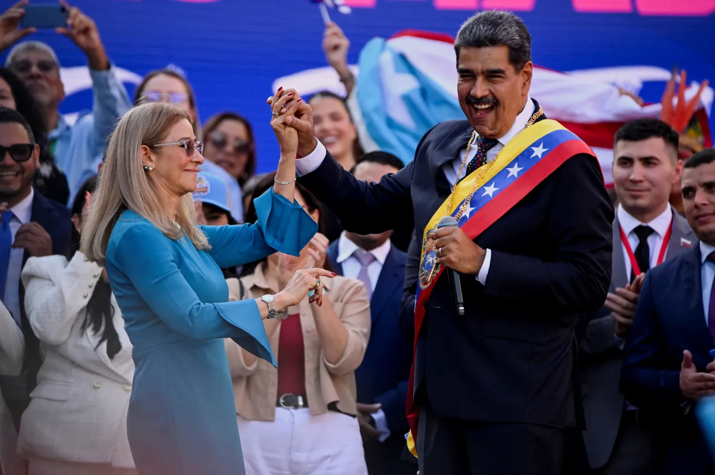 Venezuela president Nicolas Maduro ametisse vannutamise tseremoonial koos abikaasa Cilia Floresiga.