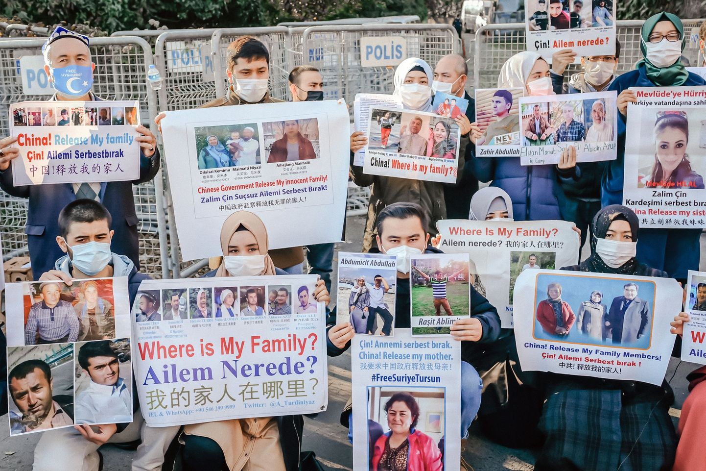 Uiguri protestē pie Ķīnas konsulāta Stambulā