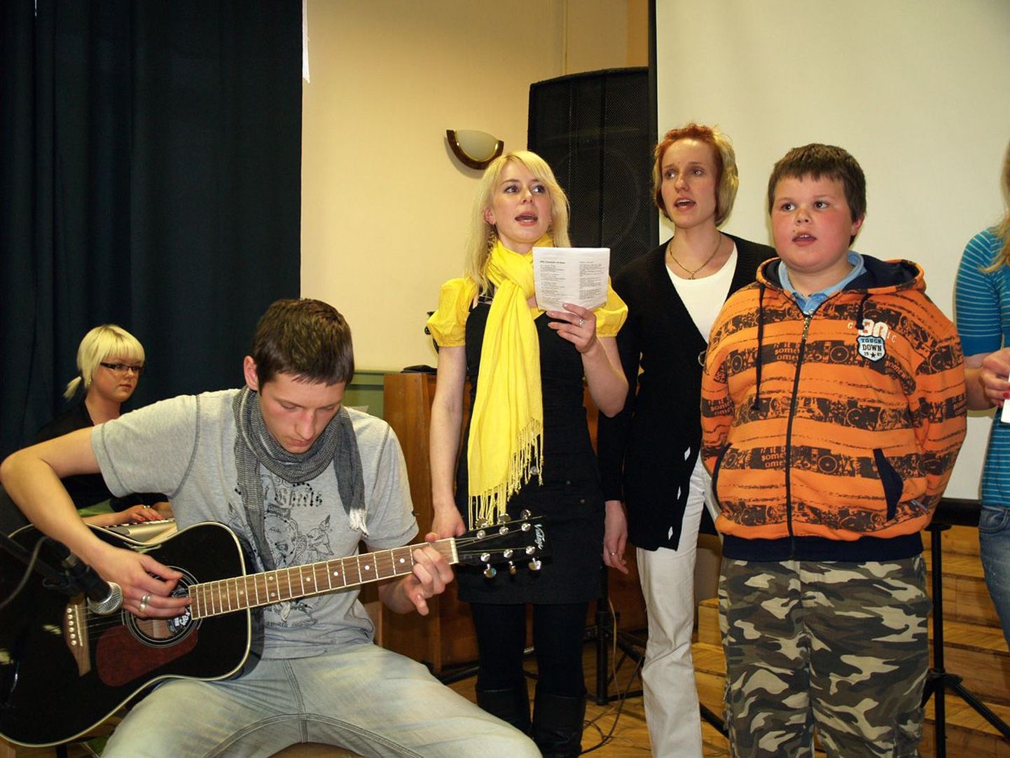 Tõstamaa kooli õpilased Läti Broceni koolis.