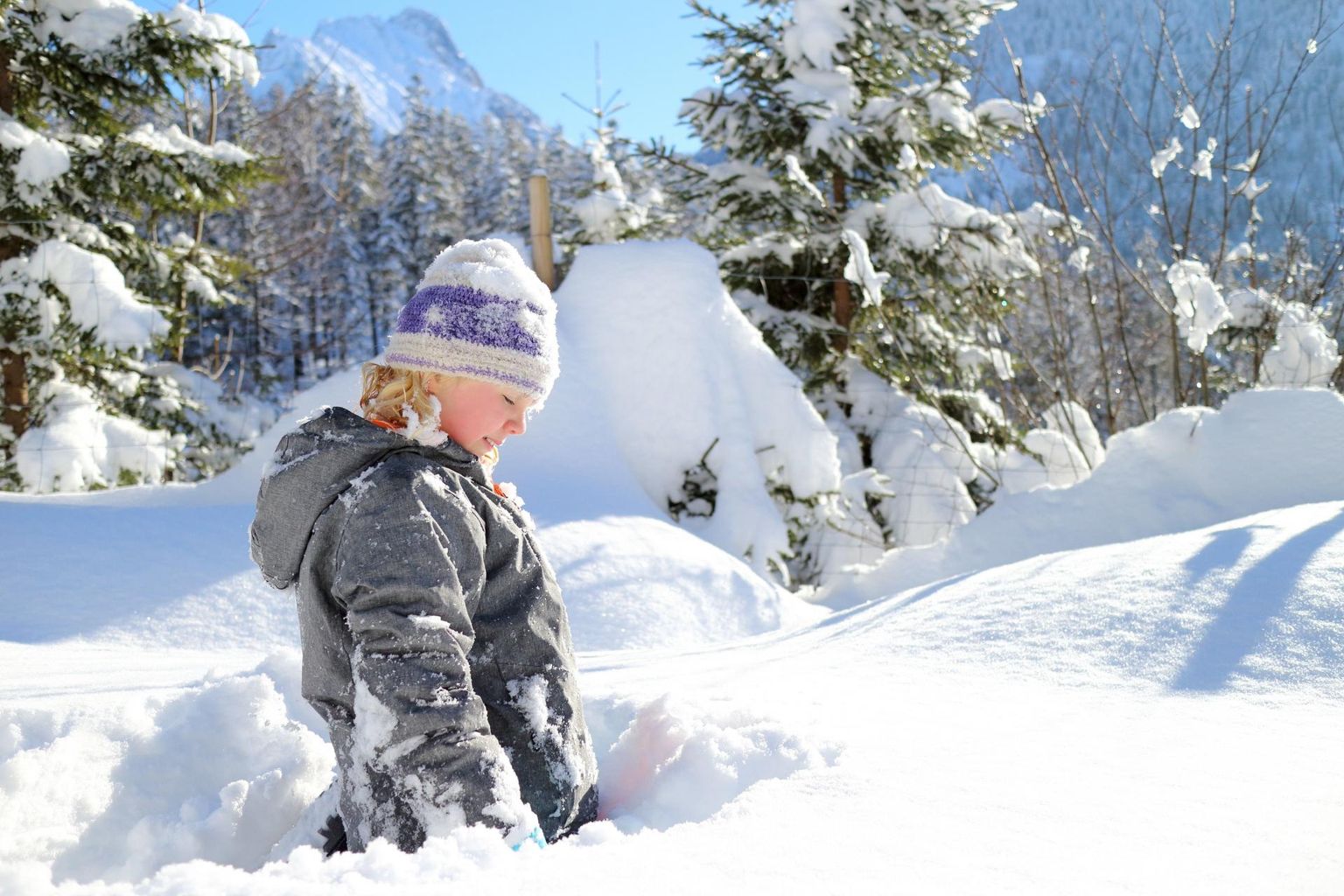 Ka talvel tuleks õues kasutada UV-kaitsega kreemi,­ sest lumi ja jää peegeldavad tagasi 80 protsenti UV-kiirgusest.