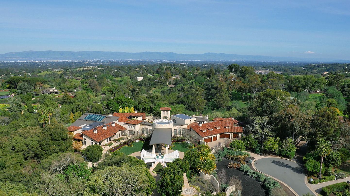 Tehnomagnaadi Kumar Malavalli maja Silicon Valleys on aga üks kallimaid kinnisvaraobjekte, mis Californias eales müüdud: seda müüakse 88 miljonit dollari ehk 81 miljoni euroga.