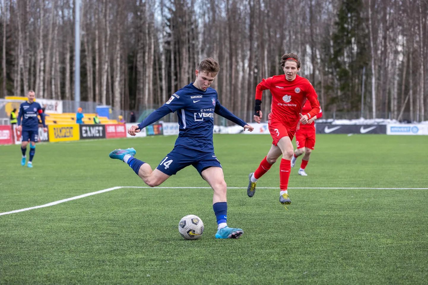 Robi Saarma (löögil) tõusis Paide Linnameeskonna kangelaseks.