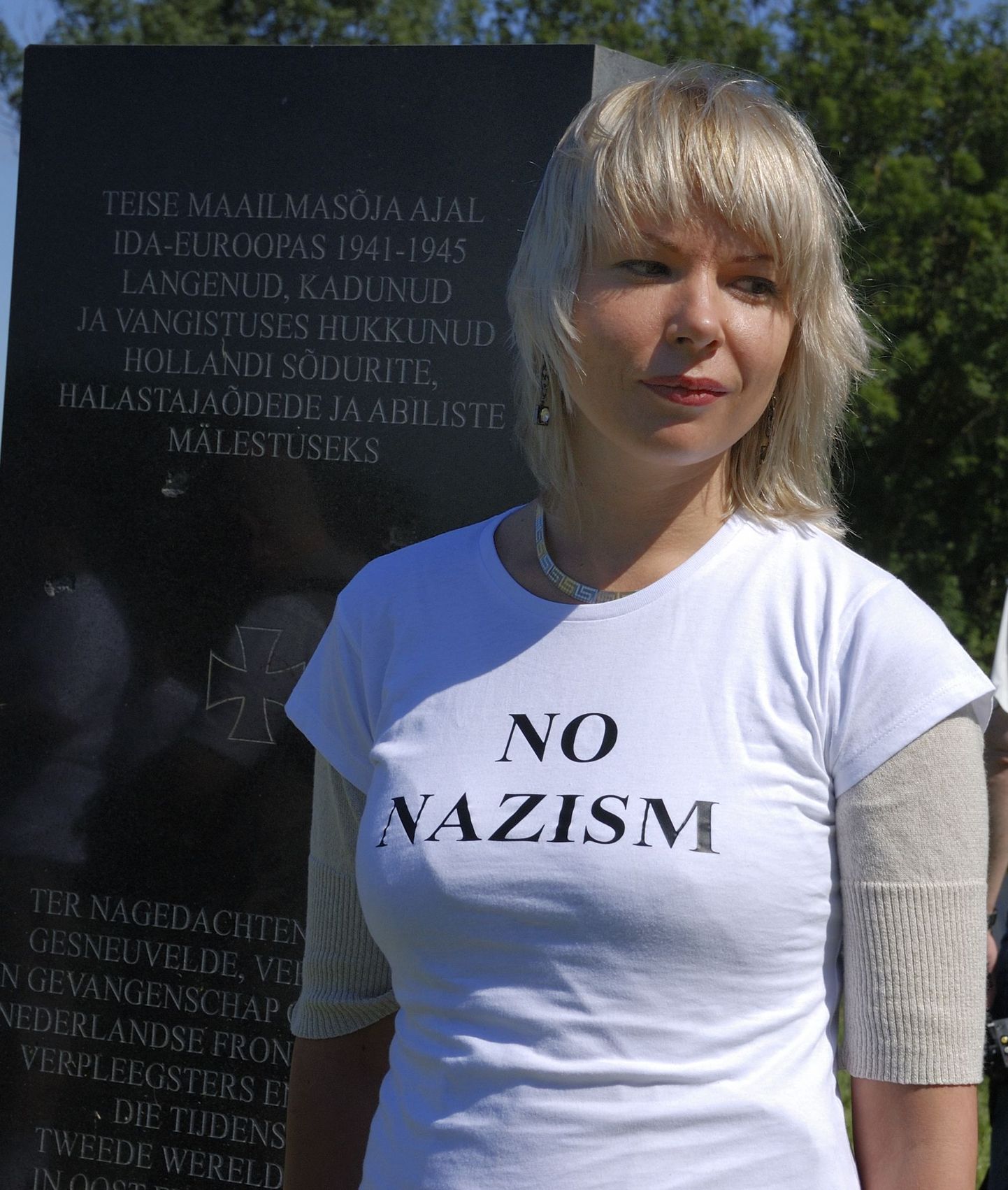 Участница антифашистской акции в Синимяэ. 2008-й год.