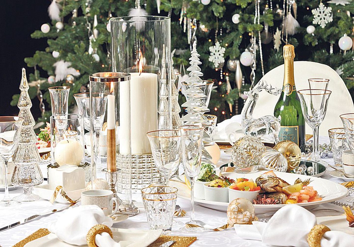 Pidurüüs laud: rohkelt kulla- ja hõbedahelki, klaasist kaunistusi, artdeco’likke mustreid.