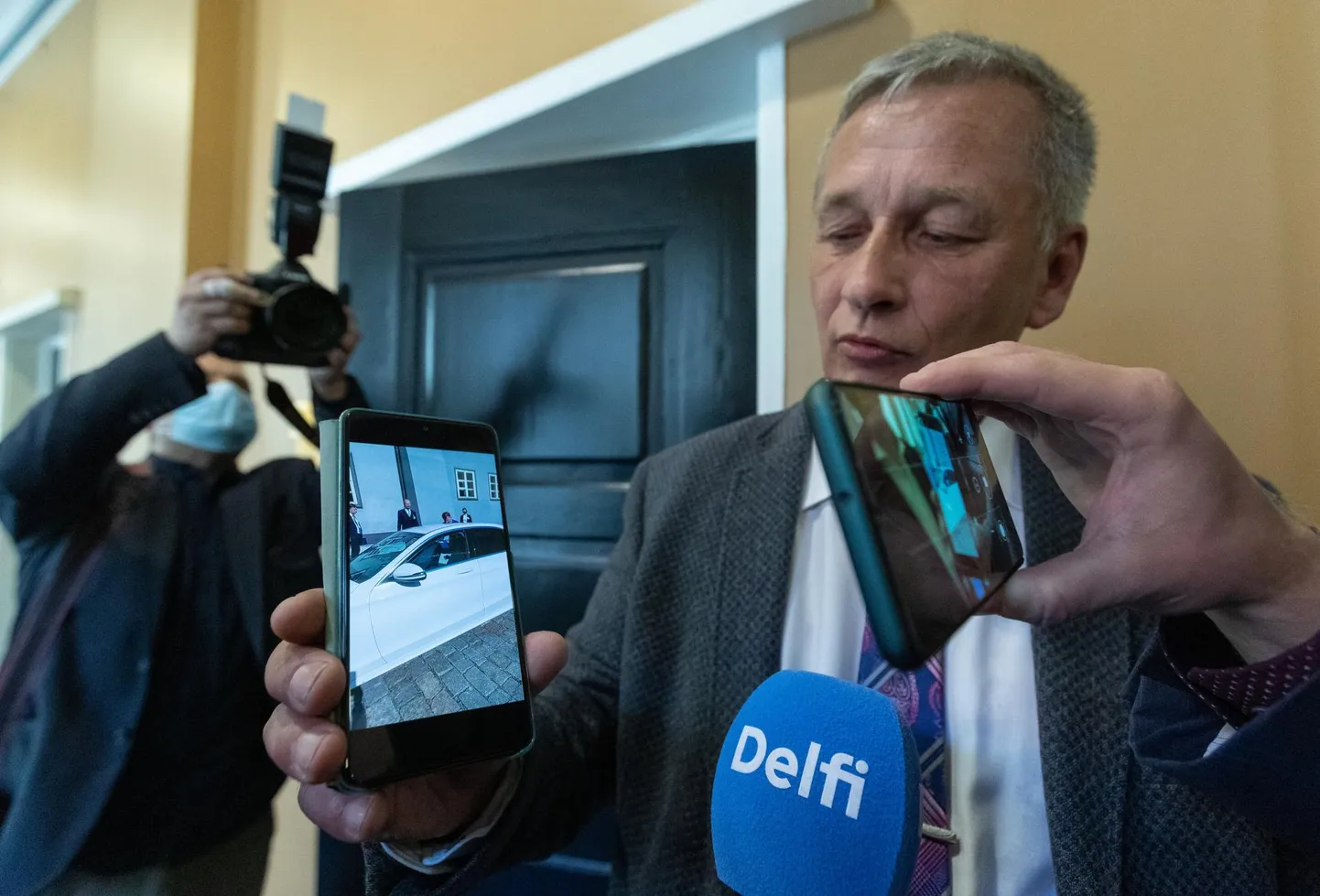 Riigikogu liige Kalle Grünthal on agar filmija. Riigikogus olnud presidendi valimistel kahtlustas ta, et on üles võtnud valimis­protseduuri rikkumise.