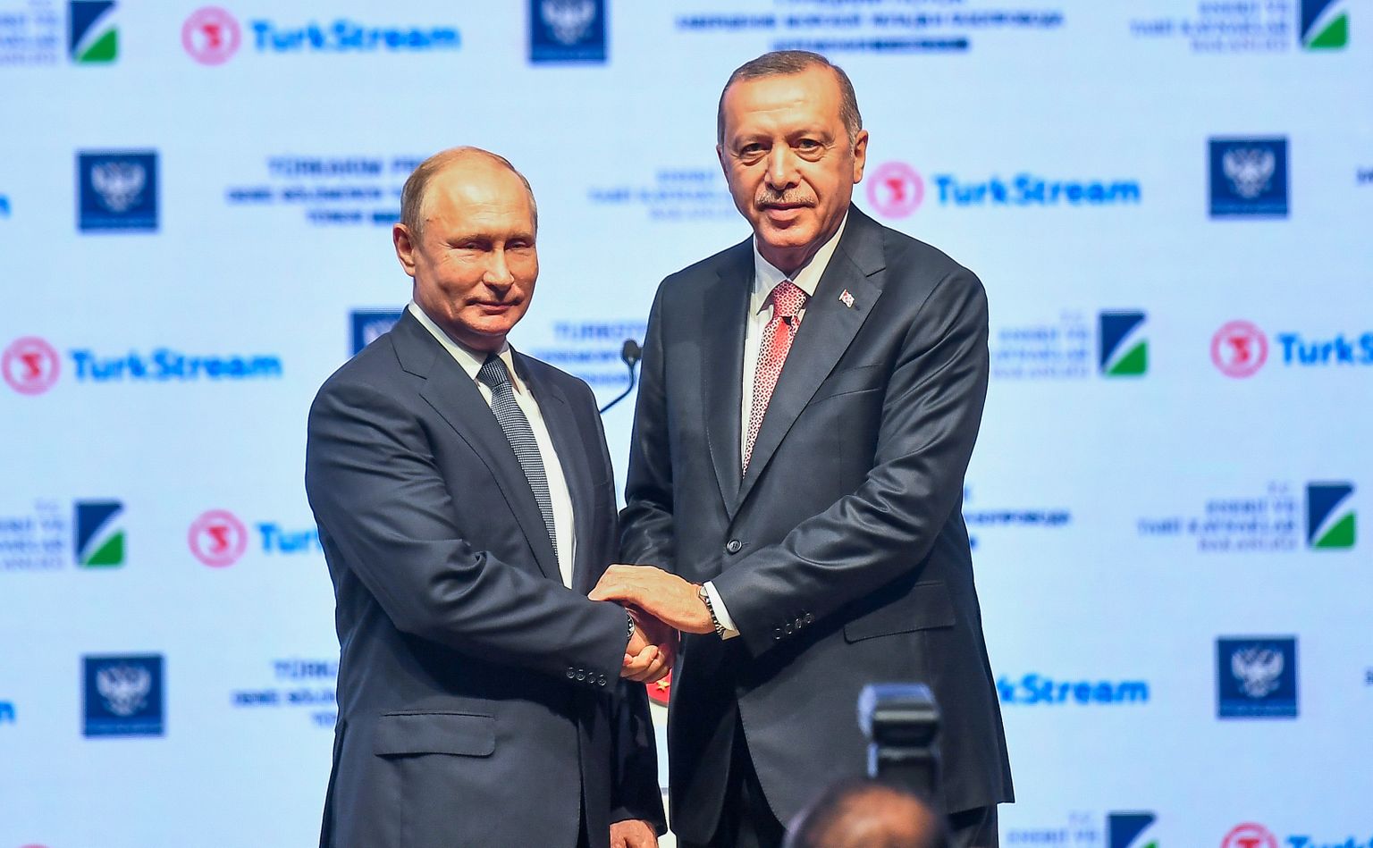 Kara noziedznieks Vladimirs Putins un Turcijas prezidents Redžeps Tajips Erdogans.