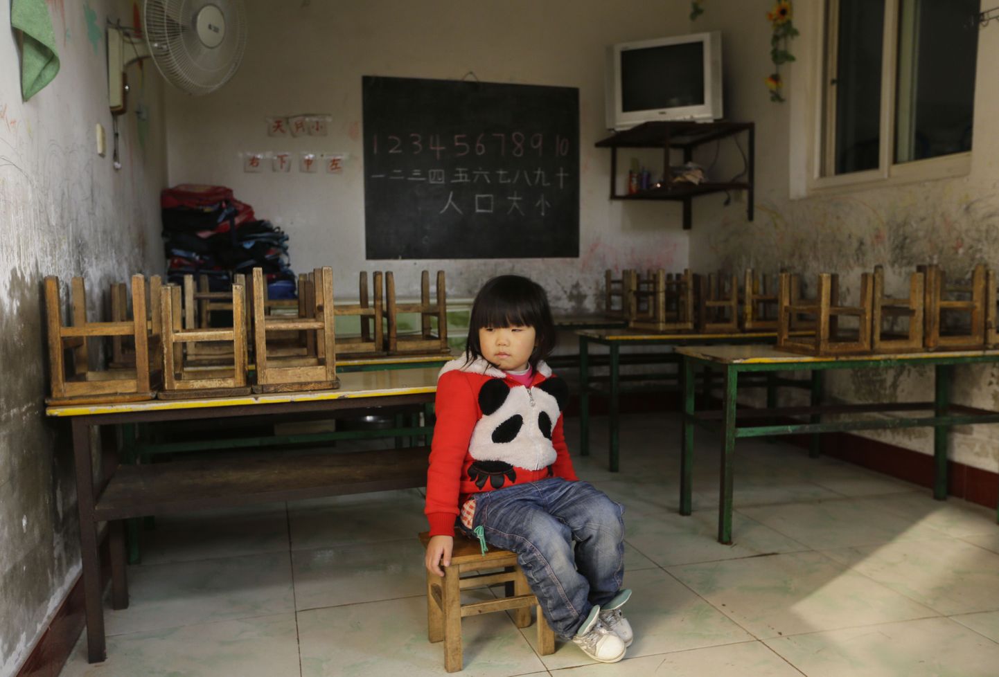 Väike hiina tüdruk Pekingi äärelinna koolis.