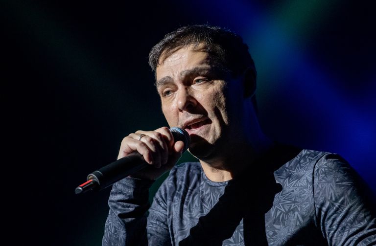 Юрий Шатунов на концерте в Таллинне.