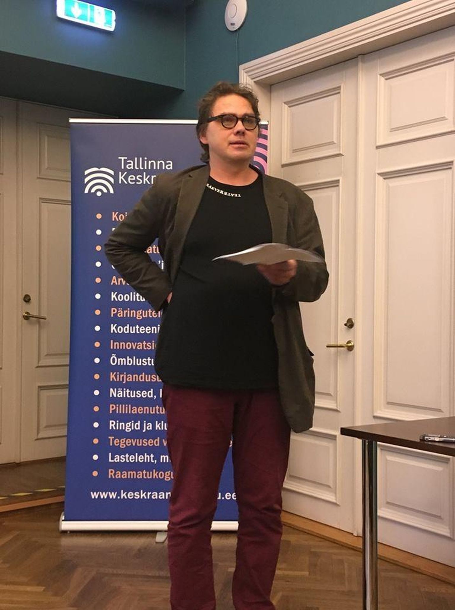Urmas Lennuk kõneles konverentsil Tammsaare ja Lutsu romaanisarjadest.