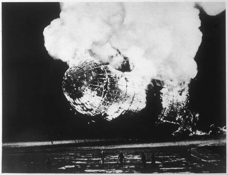 Tsepeliin Hindenburgi katastroof 6. mail 1937 USAs New Jerseys Lakehurstis. Hukkus 36 inimest