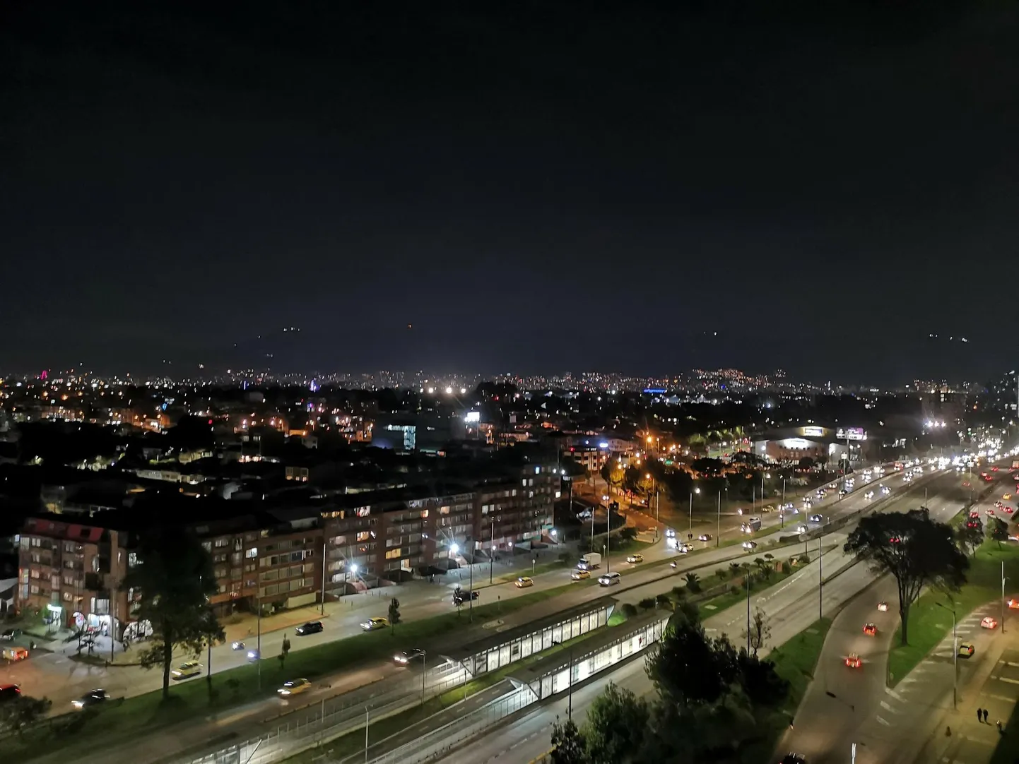 Bogotá on üks neist linnadest, mis ei maga. Autod vuravad siia-sinna nii kell 5, 15 kui ka 21.