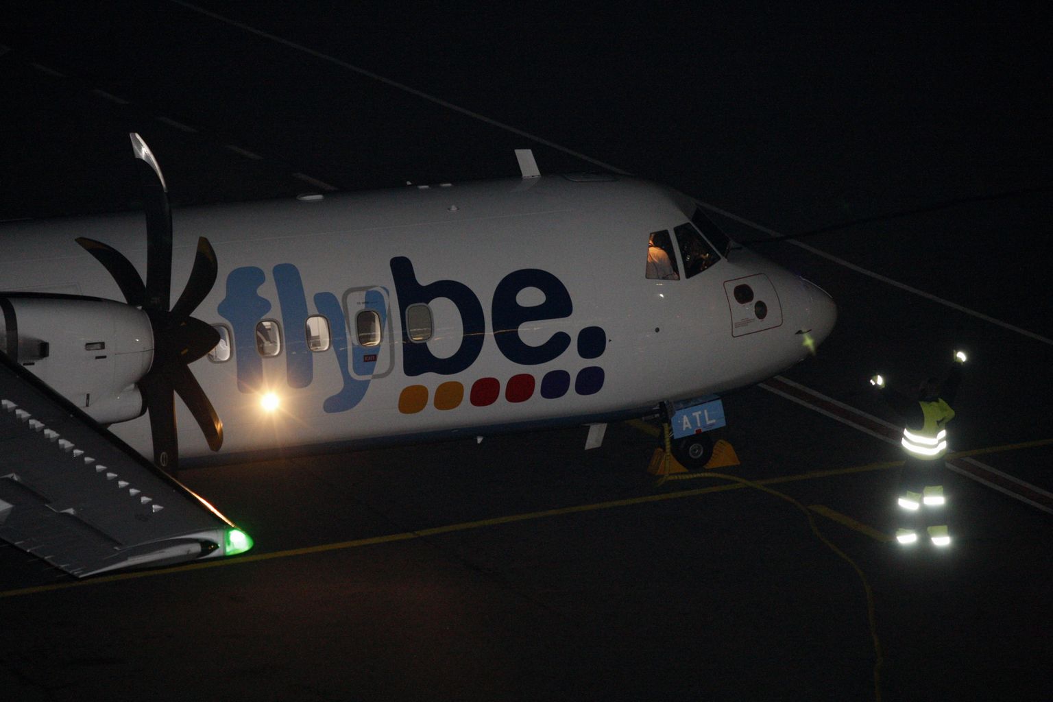 Flybe esimene maandumine Tartus. Firma alustas Helsingi-Tartu regulaarlendudega.
