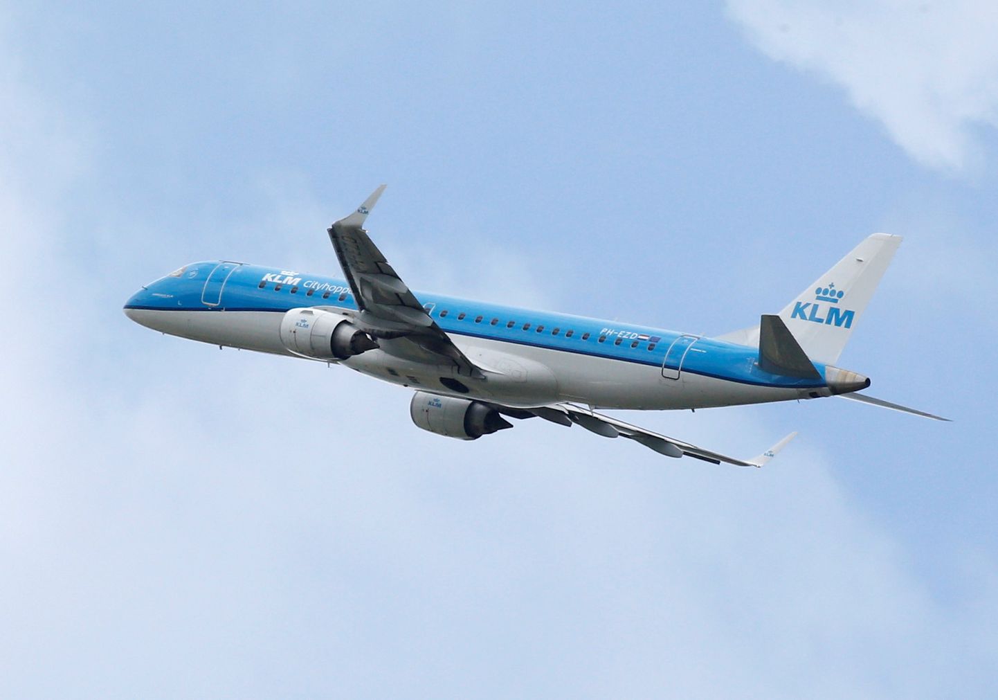 A KLM commercial passenger jet takes off in Blagnac near Toulouse, France, May 29, 2019. REUTERS/Regis Duvignau