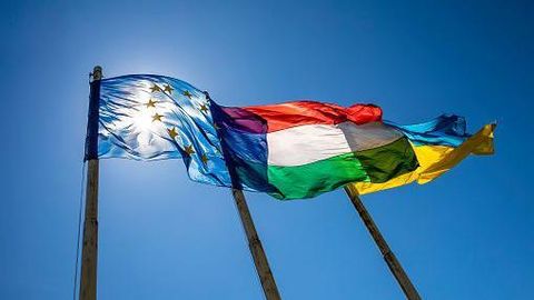 Венгрия сняла вето на переговоры Украины о вступлении в ЕС. В обмен Киев согласился расширить права венгерского меньшинства
