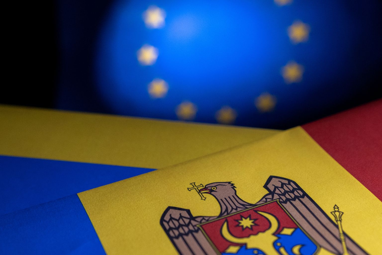 Флаги ЕС и Молдовы. Фото иллюстративное.