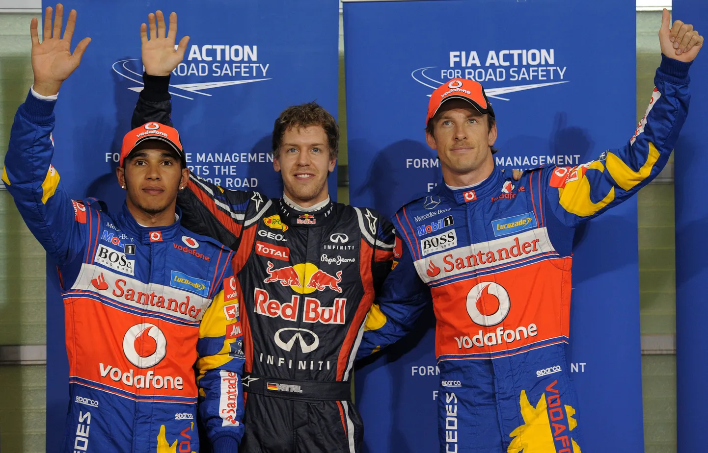 Sebastian Vettel (keskel) koos Lewis Hamiltoni (vasakul) ja Jenson Buttoniga.