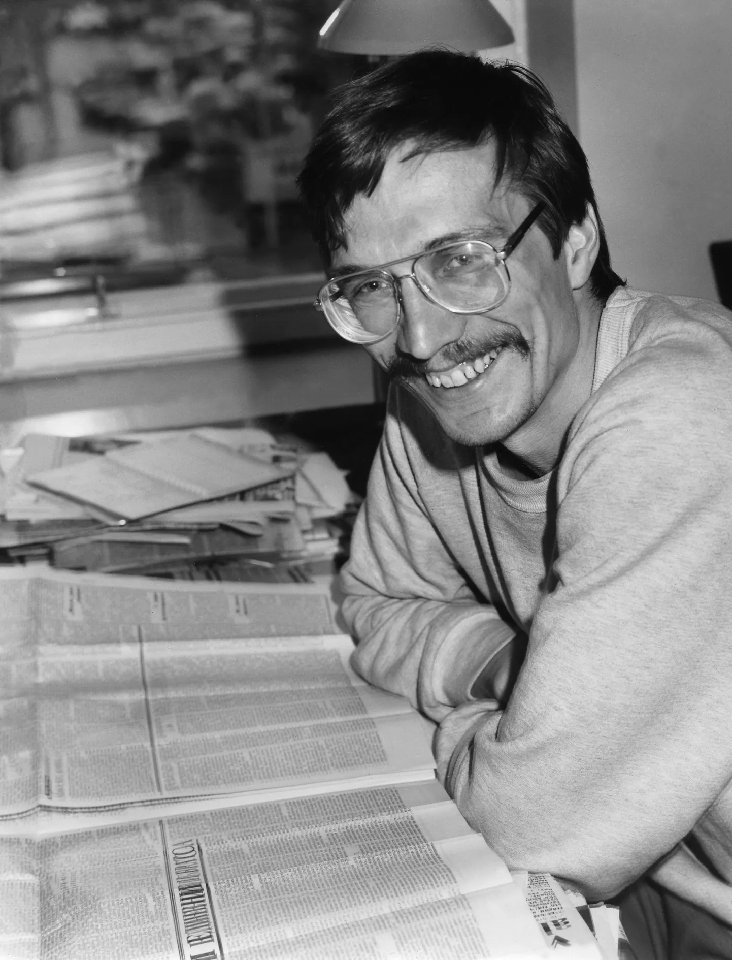 Nils Torvalds taandus Soome Kommunistliku Partei rootsikeelse häälekandja Enhet peatoimetaja ametikohalt tagasi 1980. aastal. Pilt on tehtud aasta hiljem.