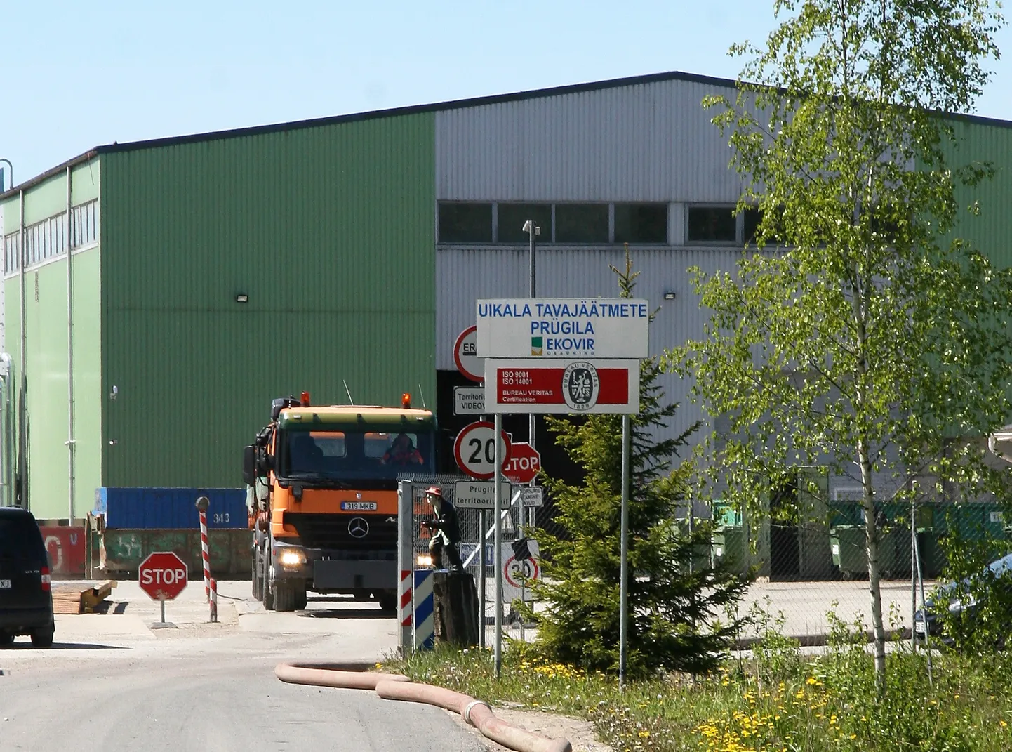 Päästjatel on paaril viimasel aastal Uikala prügilasse tihti asja olnud. Suur osa põlengutest on alguse saanud vedelema jäetud jäätmehunnikust.