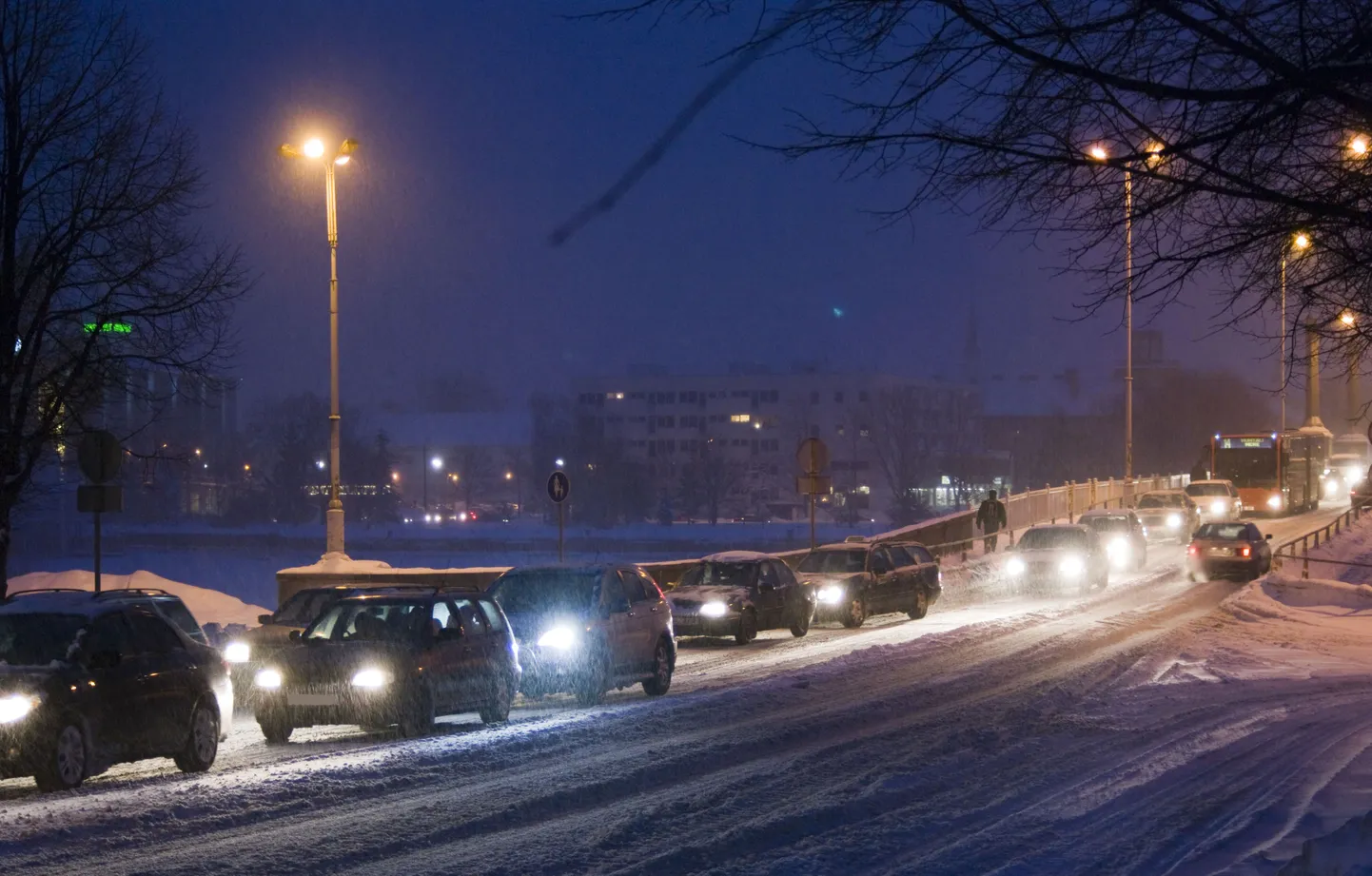 Õhtune liiklus. Illustreeriv foto.