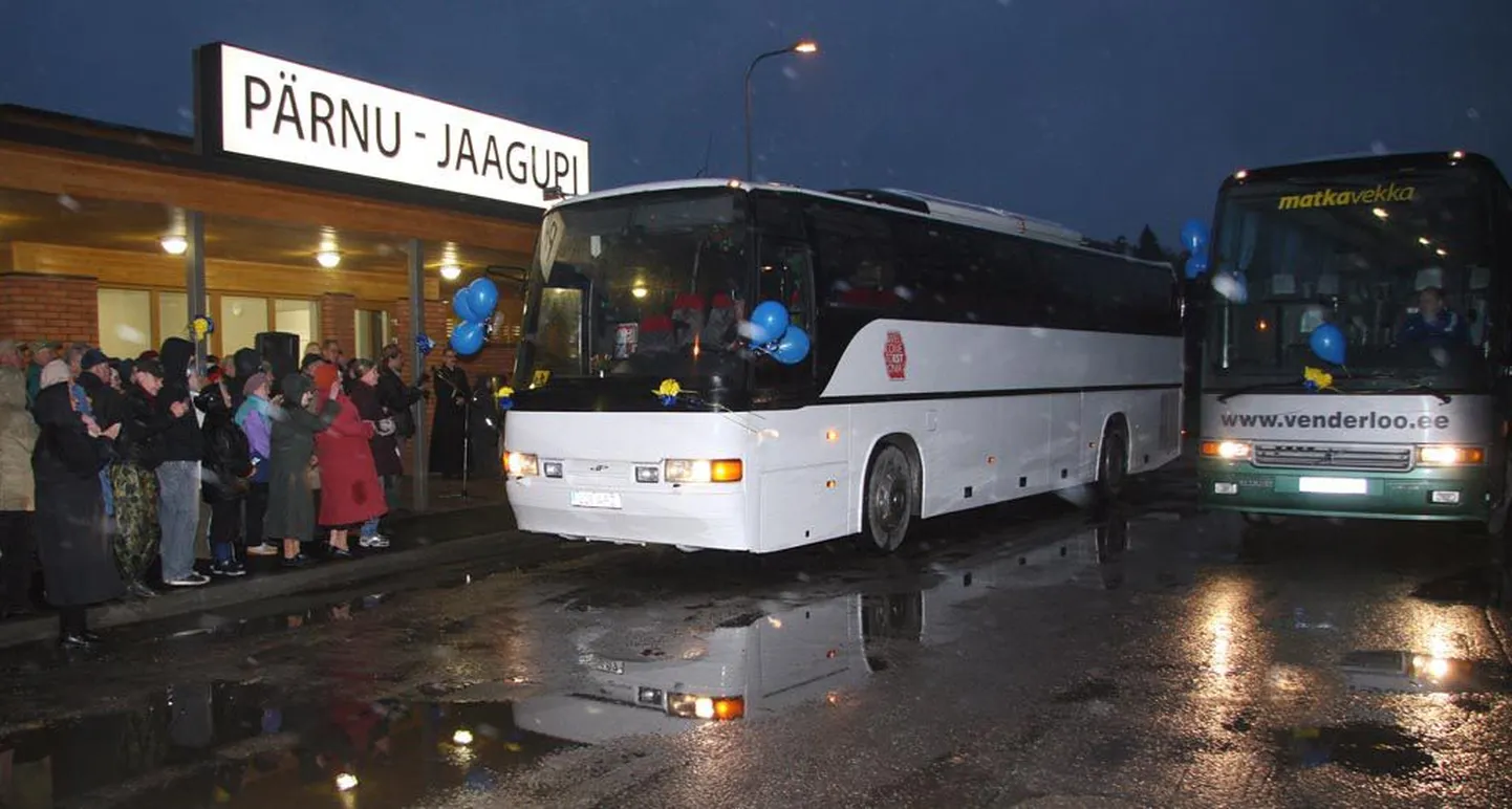 Pärnu-Jaagupi bussiootepaviljon.