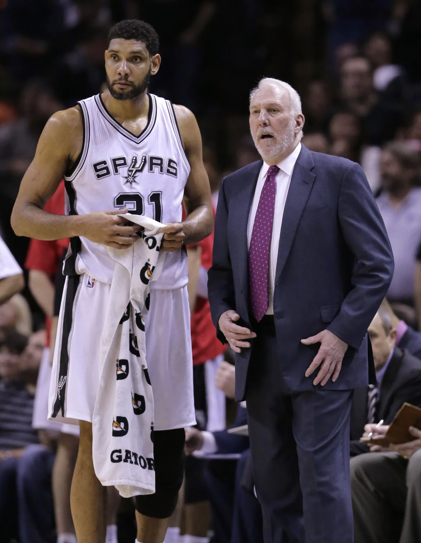 San Antonio Spursi peatreener Gregg Popovich koos Tim Duncaniga.