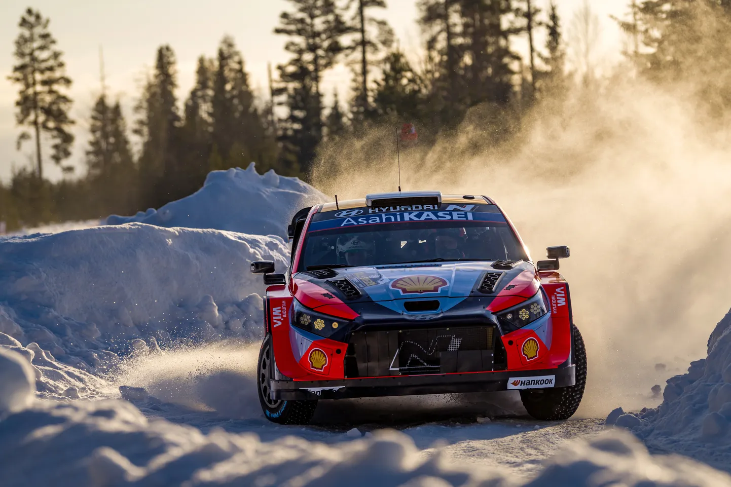 Ott Tänak ja Martin Järveoja kihutamas Rootsi rallil.