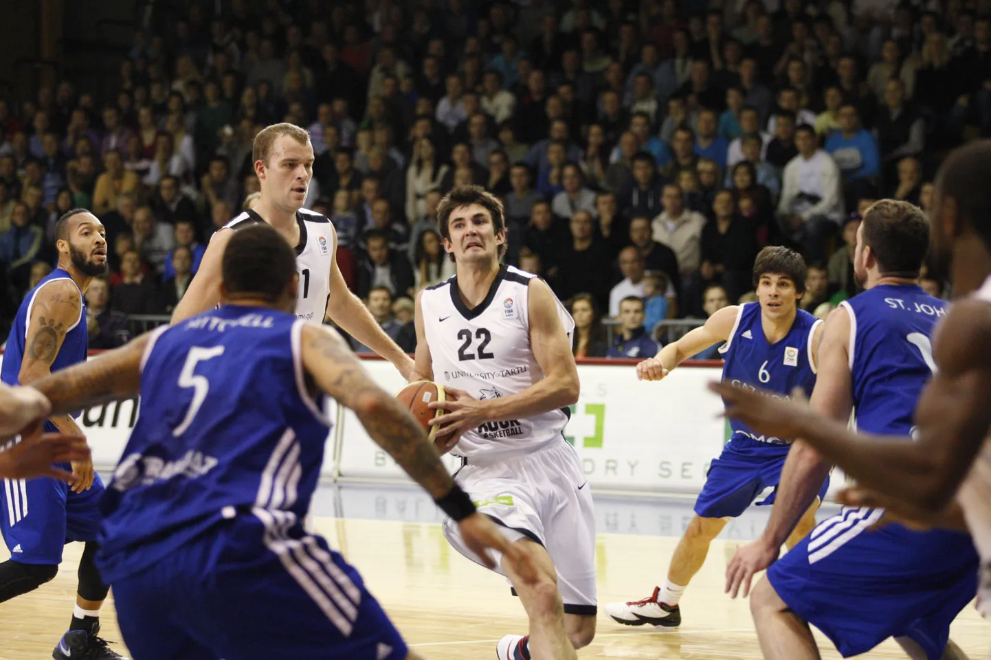 TÜ/Rocki korvpallimeeskond kaotas EuroChallenge sarjas kodumängu Rumeenia klubile Gaz Metan Medias 68:70 (pildil Tanel Kurbas).
