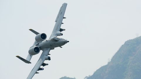 Американские штурмовики будут снова отрабатывать приземление и взлет на участке шоссе Ягала-Кяравете