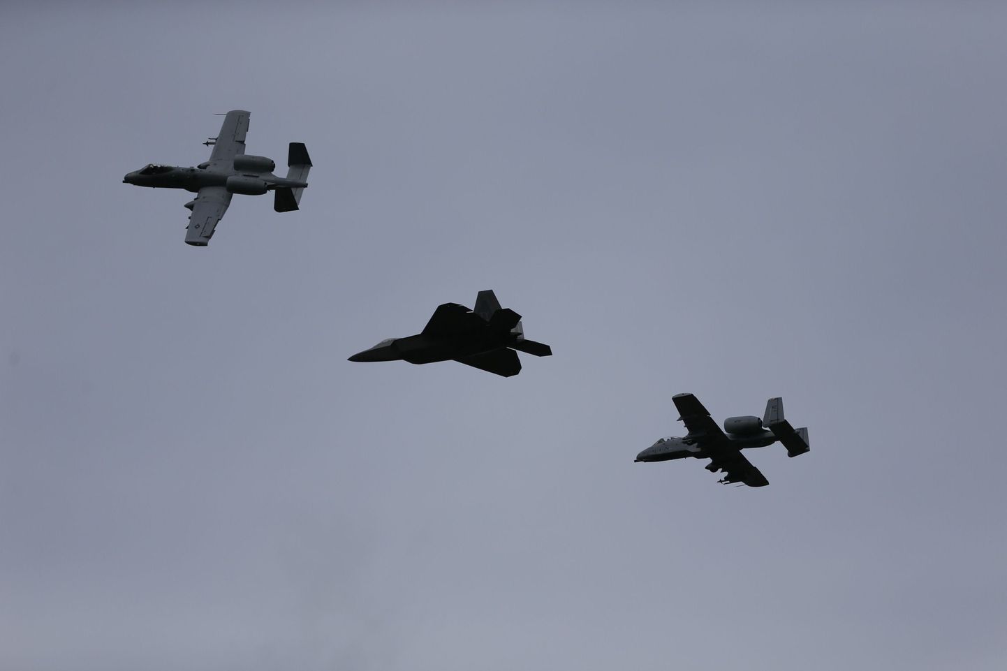 Ämari lennubaasis maandus täna kaks Ameerika 
Ühendriikide õhuväe hävitajat F-22 Raptor. Hävitajat saadavad kaks ründelennukit A-10.