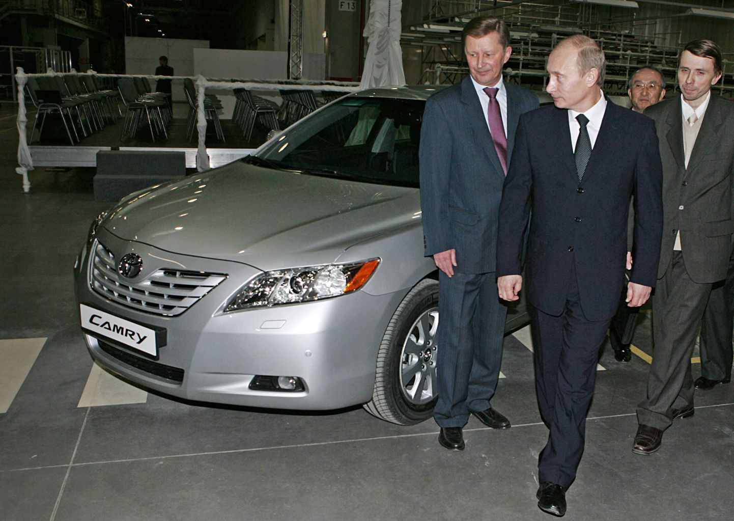 Vene peaminister Vladimir Putin Toyota tehases Šušarõ alevis Peterburi lähedal.