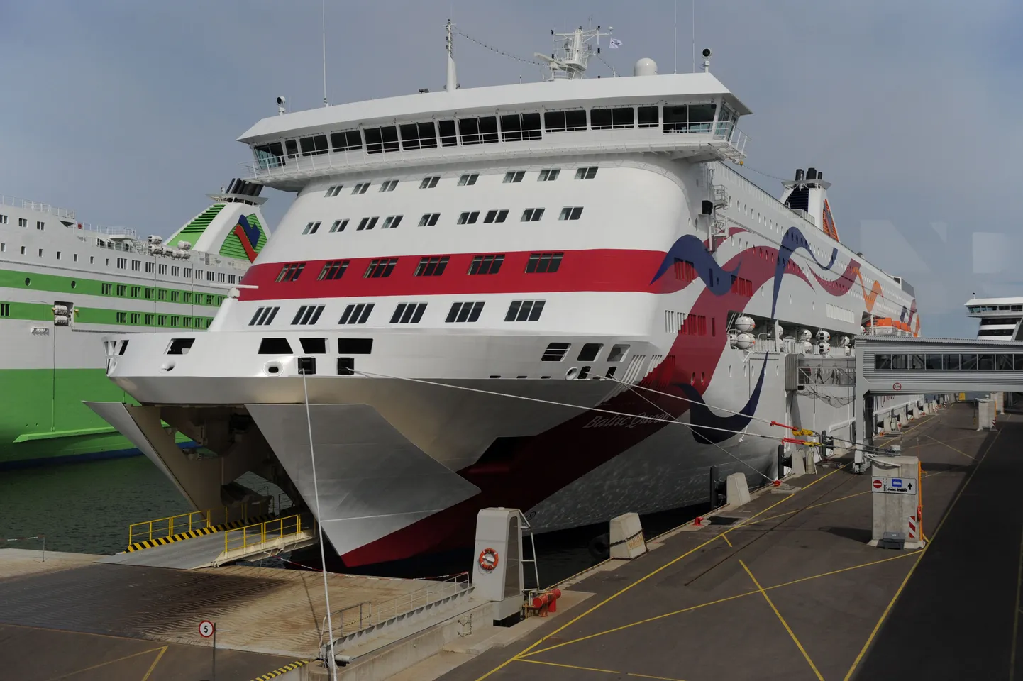 Baltic Queen - один из крупнейших паромов на Балтике в своем классе.
