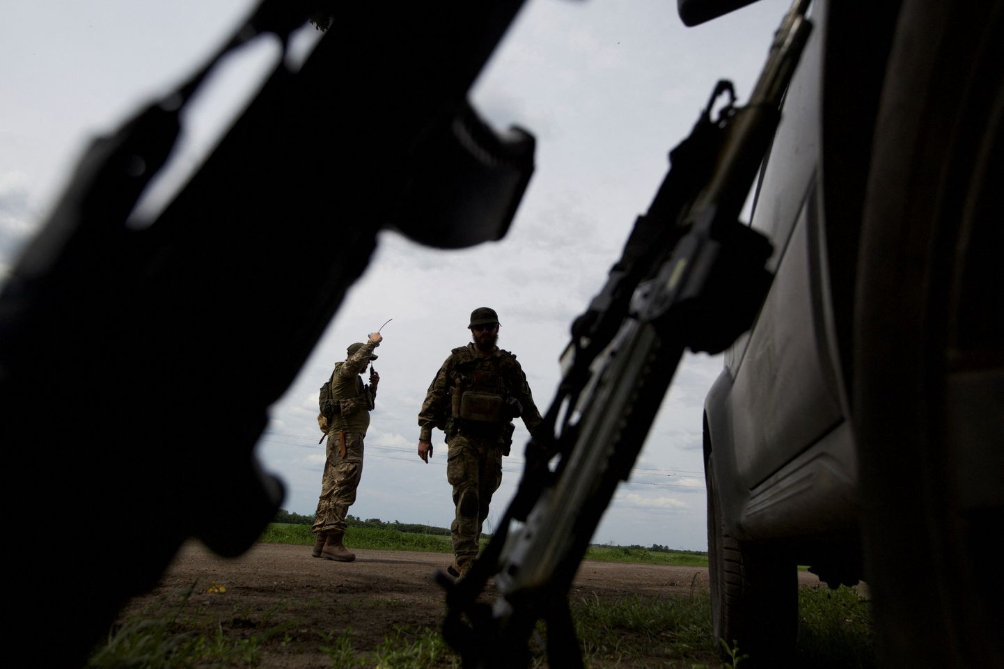 Украинские солдаты в патруле. Иллюстративное фото