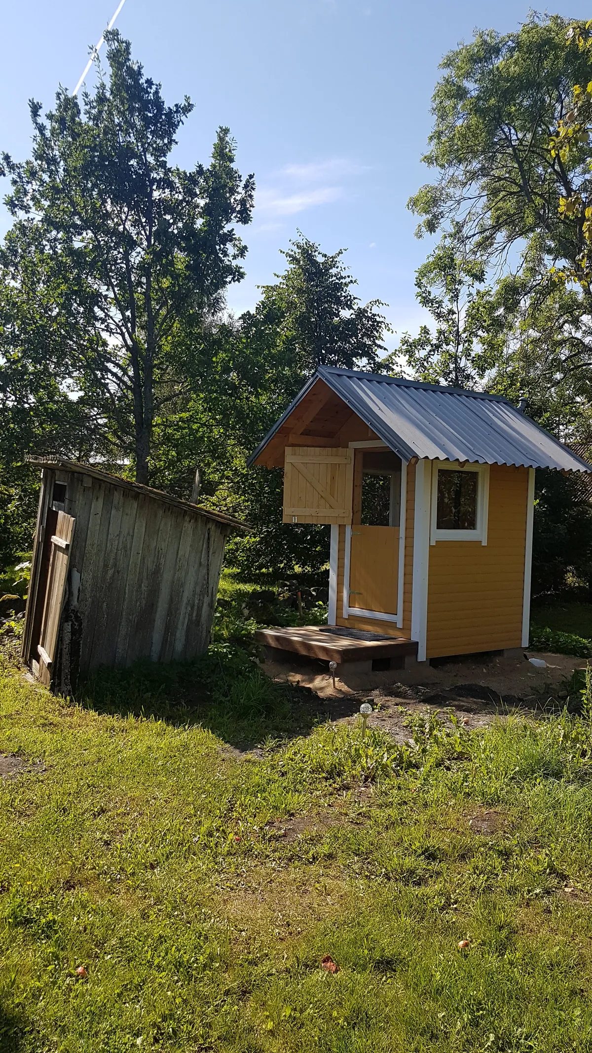 Важный момент: новый домик вместо старого.
