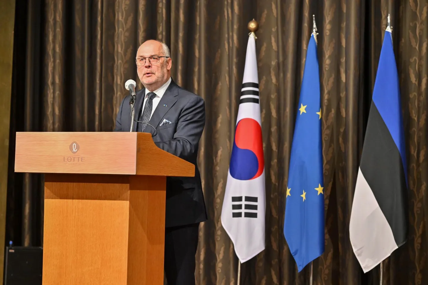 Президент Алар Карис открыл посольство Эстонии в Сеуле.