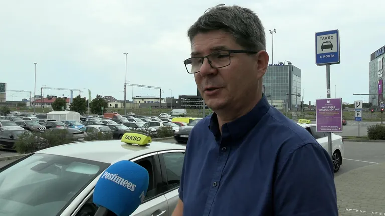 Andreil on elektri alternatiivina katusel päikesepaneelid.