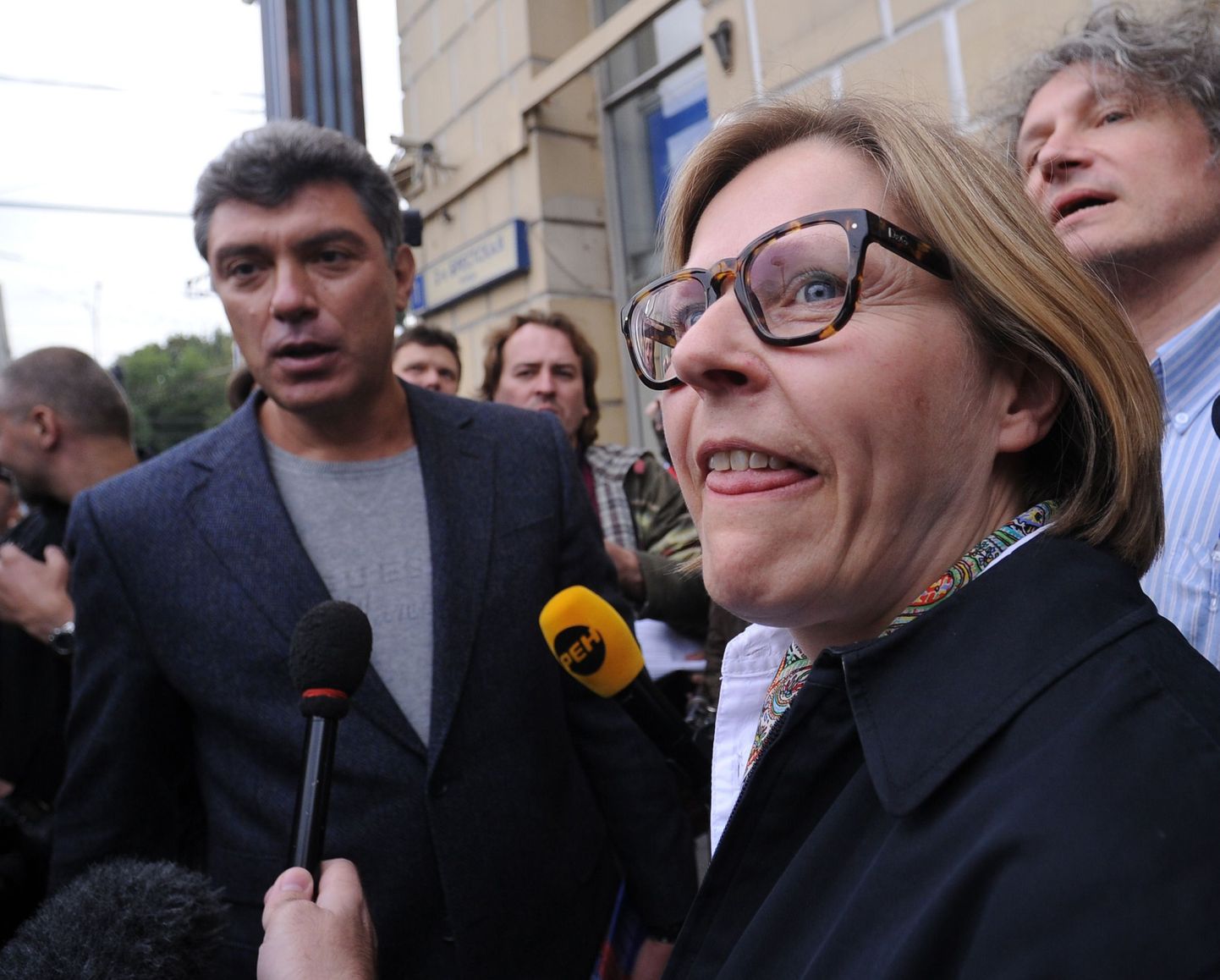 Soome praegune arengukoostöö minister Heidi Hautala. Taga vasakul paistab Vene poliitik Boriss Nemtsov.