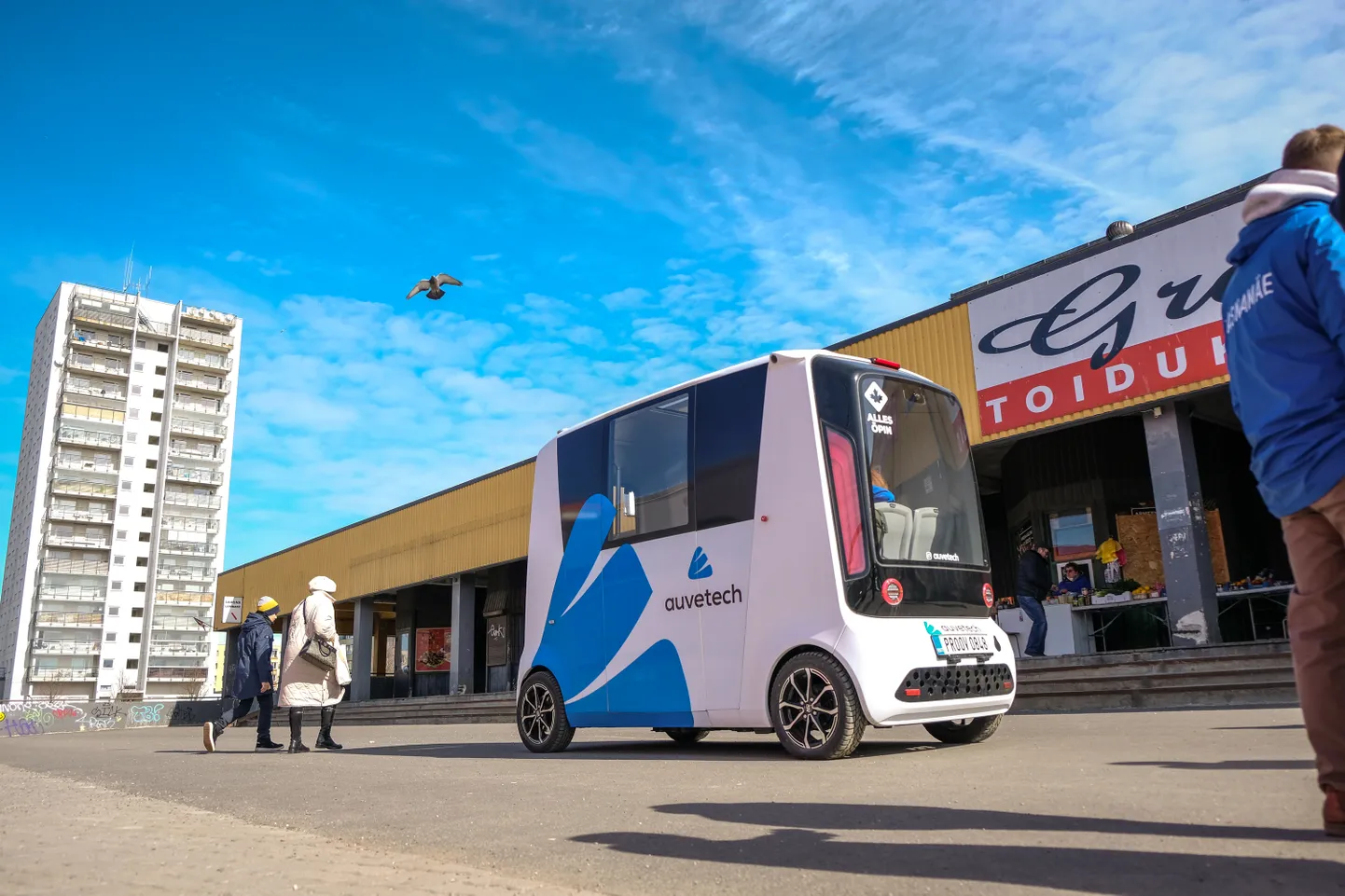 В Ласнамяэ можно прокатиться на беспилотном автобусе.