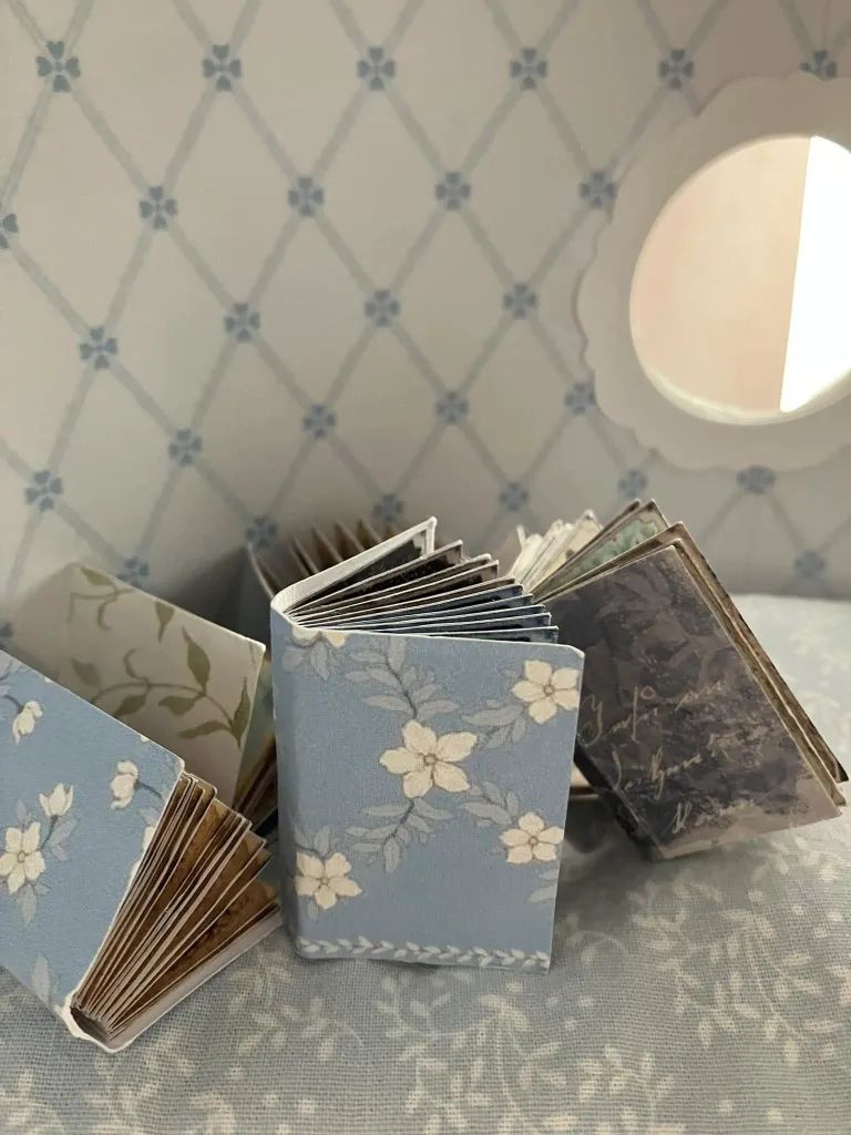 Книги, сделанные вручную.