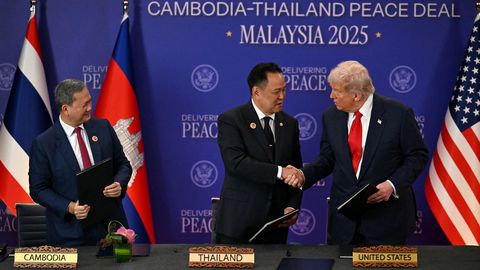Trampa klātbūtnē Taizemes un Kambodža paraksta miera līgumu