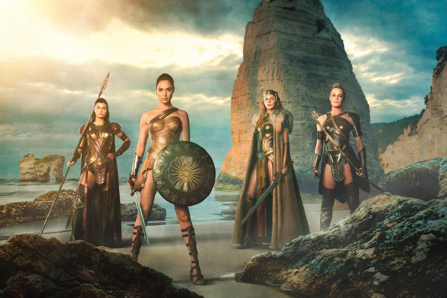 «Wonder Woman». Amatsoonide vormirõivaks on teadagi kuulsad soomustatud bikiinid.