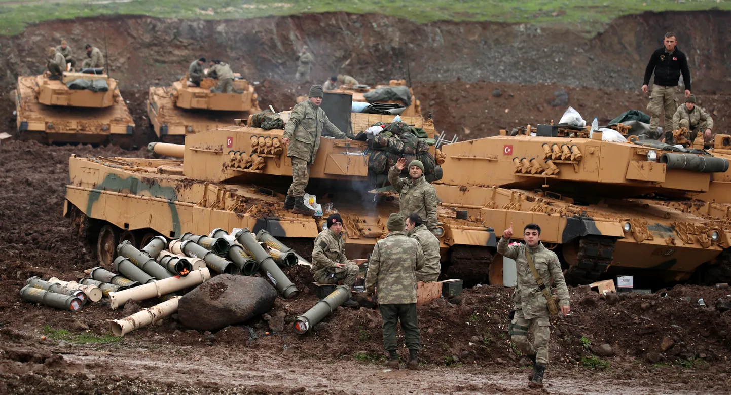 Türgi sõdurid ja sõjatehnika eile piirialal Süüriaga.